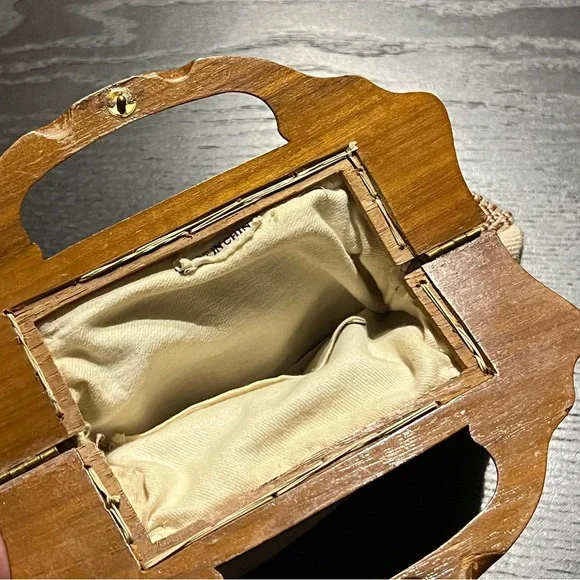 Vintage Peach & Mouse Embroidered Clutch with Carved Wooden Handle - Beige - Picture 3 of 3